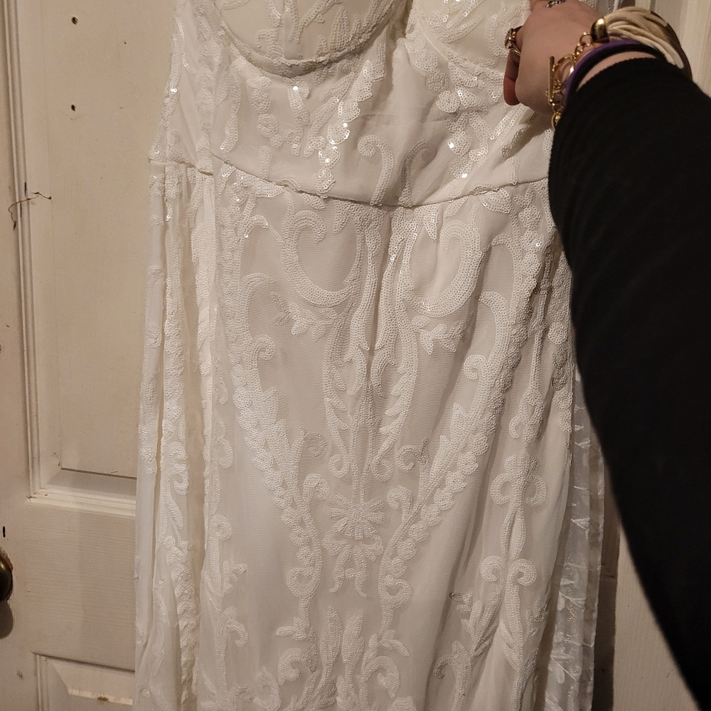Sparkling white strapless dress with train - Picture 4 of 16